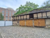 Garagen und Hof