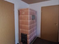 Ofen im kleinen Wohnzimmer