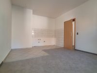 Wohnzimmer mit offener Küche