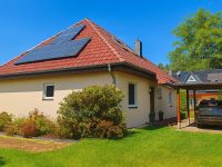 Hausansicht u. Carport
