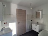 Wannenbad mit Doppelwaschtisch
