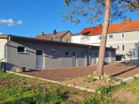 Hausansicht u. Nebengelass