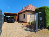 Hausansicht u. Zufahrt