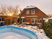 Hausansicht vom Grundstück 