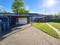 Zufahrt, Garage, Holzhaus