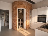 Küche mit Vorratsraum