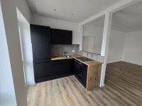 Wohnzimmer mit offener Küche