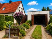 Hausansicht und Garage