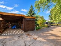 Zufahrt und Carport