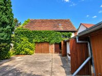 Zufahrt und Scheune mit Garage